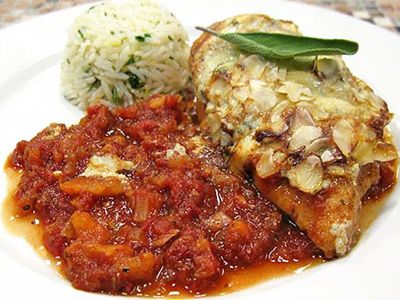 Куриное филе под голубым сыром с лимонным рисом Куриное филе под голубым сыром с лимонным рисом