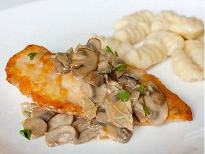 Куриные грудки под винным соусом Куриные грудки под винным соусом