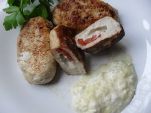 Куриные котлетки фаршированные моцареллой и вялеными помидорами. Куриные котлетки фаршированные моцареллой и вялеными помидорами.