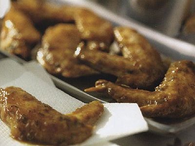 Куриные крылышки, тушенные в соевом соусе Куриные крылышки, тушенные в соевом соусе