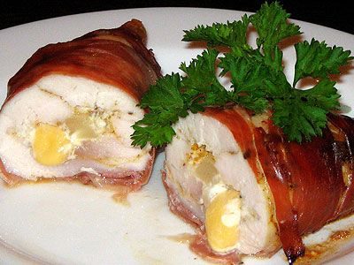 Куриные рулетики с ананасом в беконе Куриные рулетики с ананасом в беконе