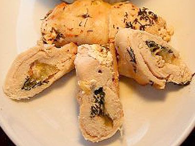 Куриные рулеты с зеленым соусом Куриные рулеты с зеленым соусом