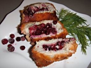 Куриный рулет с клюквой и медом в мультиварке Куриный рулет с клюквой и медом в мультиварке