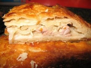 Курник из слоеного теста в мультиварке Курник из слоеного теста в мультиварке