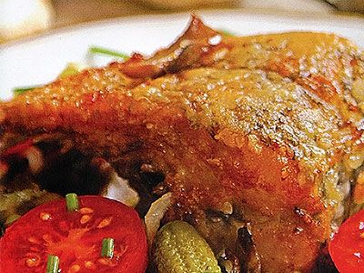 Линь вареный с соусом Линь вареный с соусом