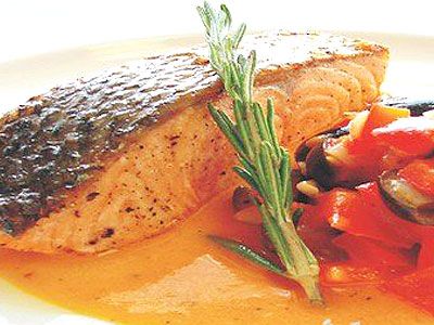 Лосось с помидорами и хреном Лосось с помидорами и хреном