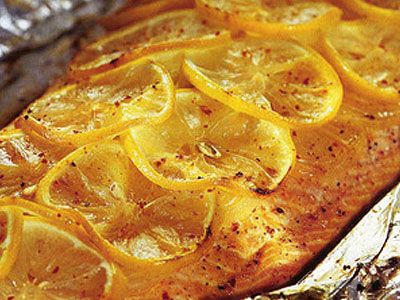 Лосось запеченный с луком и лимоном Лосось запеченный с луком и лимоном