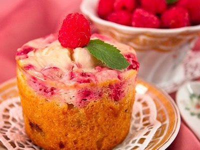 Маффины с малиновым кремом и шоколадом Маффины с малиновым кремом и шоколадом