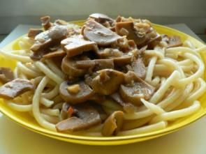 Макароны с белым соусом из шампиньонов Макароны с белым соусом из шампиньонов