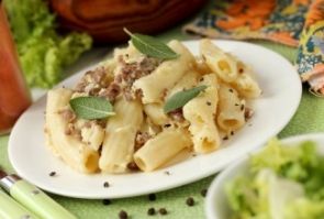 Макароны с фаршем и омлетом в мультиварке Макароны с фаршем и омлетом в мультиварке