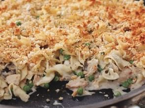 Макароны, запеченные с грибами, тунцом и сыром на сковороде Макароны, запеченные с грибами, тунцом и сыром на сковороде