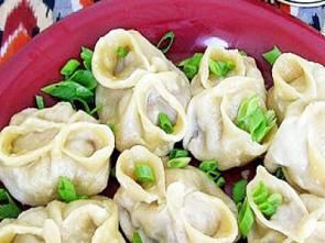 Манты с мясом, тыквой и морковью