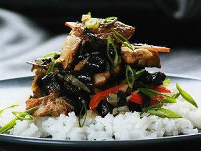Морская капуста тушеная с мясом Морская капуста тушеная с мясом