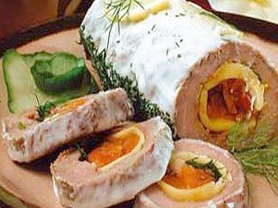 Мясной рулет с курагой Мясной рулет с курагой