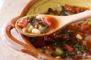 Мясной суп в горшочке с овощами Мясной суп в горшочке с овощами