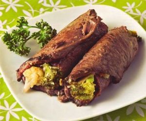 Мясные рулетики, фаршированное овощами Мясные рулетики, фаршированное овощами