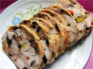 Новогодний куриный рулет Новогодний куриный рулет
