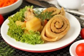 Нудли с курицей и картофелем в мультиварке