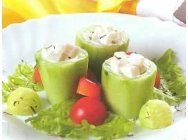 Огурцы фаршированные кальмарами Огурцы фаршированные кальмарами
