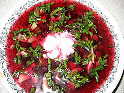 Окрошка с морковью и свеклой Окрошка с морковью и свеклой