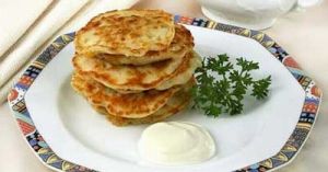 Оладьи из теста с сыром и кукурузой. Оладьи из теста с сыром и кукурузой.