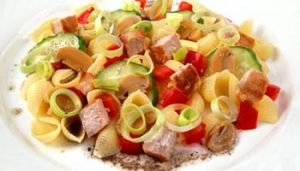 Овощной салат из телятины с макаронами Овощной салат из телятины с макаронами
