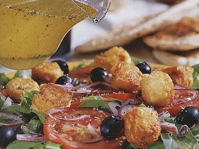 Овощной салат с жареным сыром фета Овощной салат с жареным сыром фета