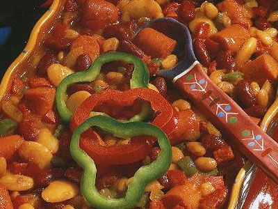 Печеные овощи с колбасками и фасолью Печеные овощи с колбасками и фасолью
