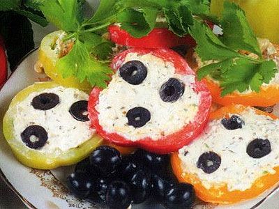 Перец, фаршированный брынзой и маслинами Перец, фаршированный брынзой и маслинами