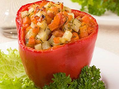 Перец, фаршированный картофелем и овощами Перец, фаршированный картофелем и овощами