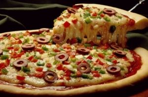 Пицца с ветчиной и сладким перцем