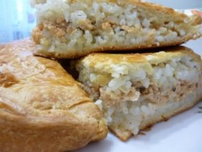 Пирог с красной рыбой и рисом из слоёного теста Пирог с красной рыбой и рисом из слоёного теста