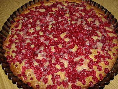 Пирог с красной смородиной