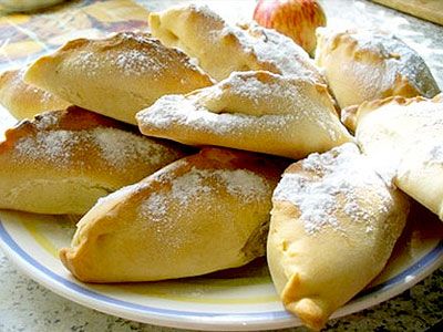 Пирожки из медового теста с яблочной начинкой Пирожки из медового теста с яблочной начинкой