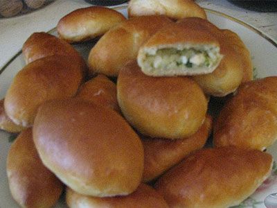 Пирожки с яйцом, рисом и зелёным луком Пирожки с яйцом, рисом и зелёным луком