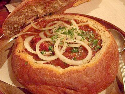 Пивной гуляш в хлебе Пивной гуляш в хлебе
