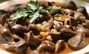 Почки в соусе с ветчиной и грибами, запеченные Почки в соусе с ветчиной и грибами, запеченные