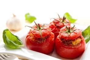 Помидоры, фаршированные рисом и овощами Помидоры, фаршированные рисом и овощами