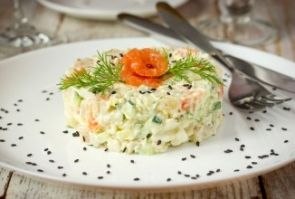 Праздничный салат с сёмгой Праздничный салат с сёмгой