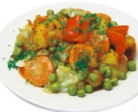 Рагу с капустой, морковью, сладким перцем, картофелем и горошком Рагу с капустой, морковью, сладким перцем, картофелем и горошком