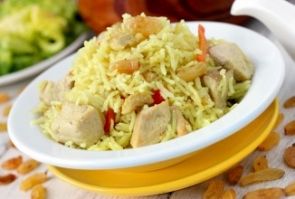 Рис с куриной грудкой и изюмом в мультиварке