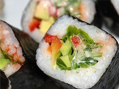 Роллы с тунцом и овощами Роллы с тунцом и овощами