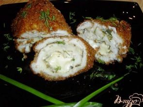 Рулетики из куриной грудки с плавленым сыром и зеленью Рулетики из куриной грудки с плавленым сыром и зеленью
