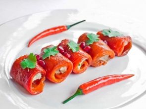 Рулетики перцовые с орехами Рулетики перцовые с орехами
