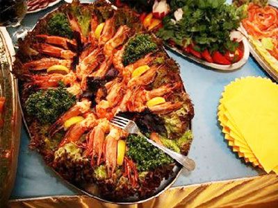 Рыба с креветками и лаймом, запеченная в фольге Рыба с креветками и лаймом, запеченная в фольге