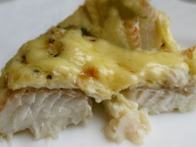 Рыба, запеченная под сыром и хлебным пудингом Рыба, запеченная под сыром и хлебным пудингом