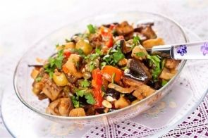 Салат из баклажанов, картофеля и курицы Салат из баклажанов, картофеля и курицы
