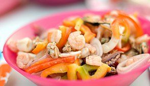 Салат из кальмаров с овощами Салат из кальмаров с овощами