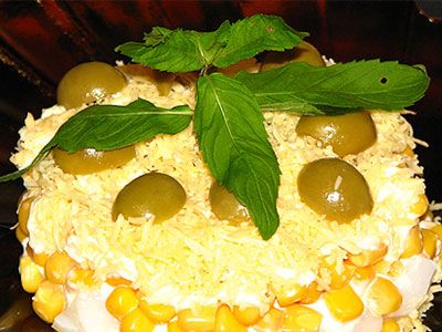 Салат из копченых кальмаров Салат из копченых кальмаров