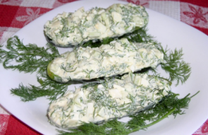 Салат из огурцов и яиц Салат из огурцов и яиц